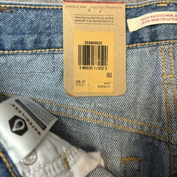 NWT LEVI'S Women's High Waisted Mom Jeans Distressed Ripped Size 28x29 - Picture 8 of 8